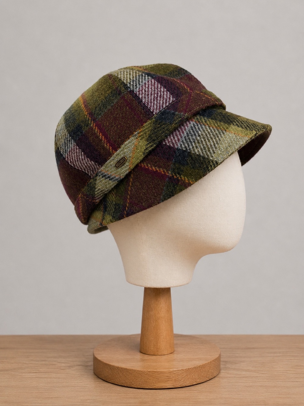 Mucros Weavers plaid visor bucket hat w buckle. Adjustable. Fully lined.